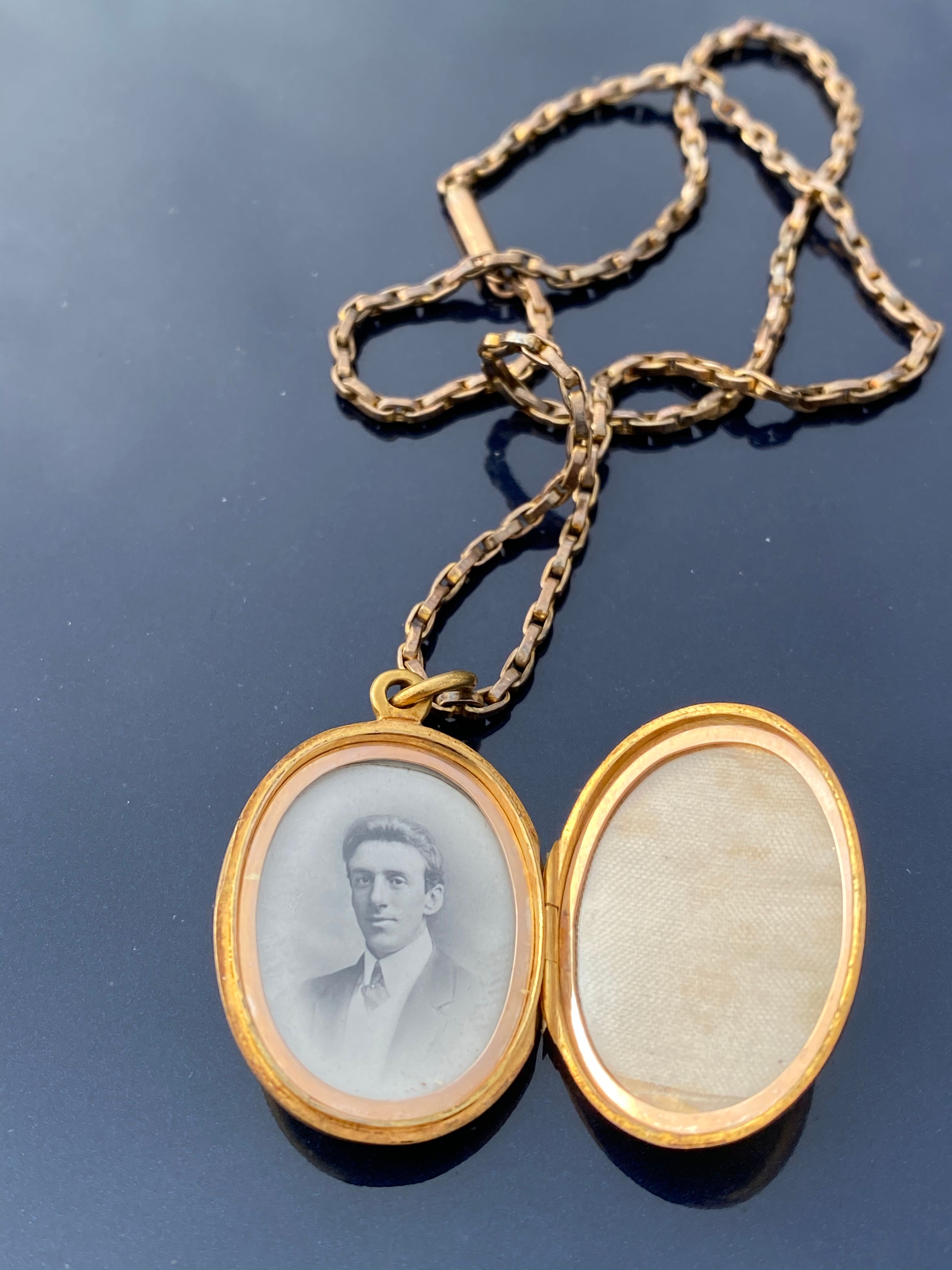 Titanic Wallace Hartley Gold Locket Sold For £22000