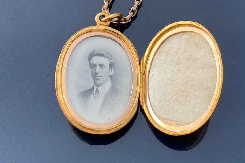 Titanic Wallace Hartley Gold Locket Sold For £22000