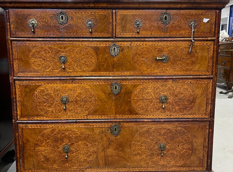 18th cent. Walnut chest of drawers, with seaweed marquetry inlay Sold for £8000